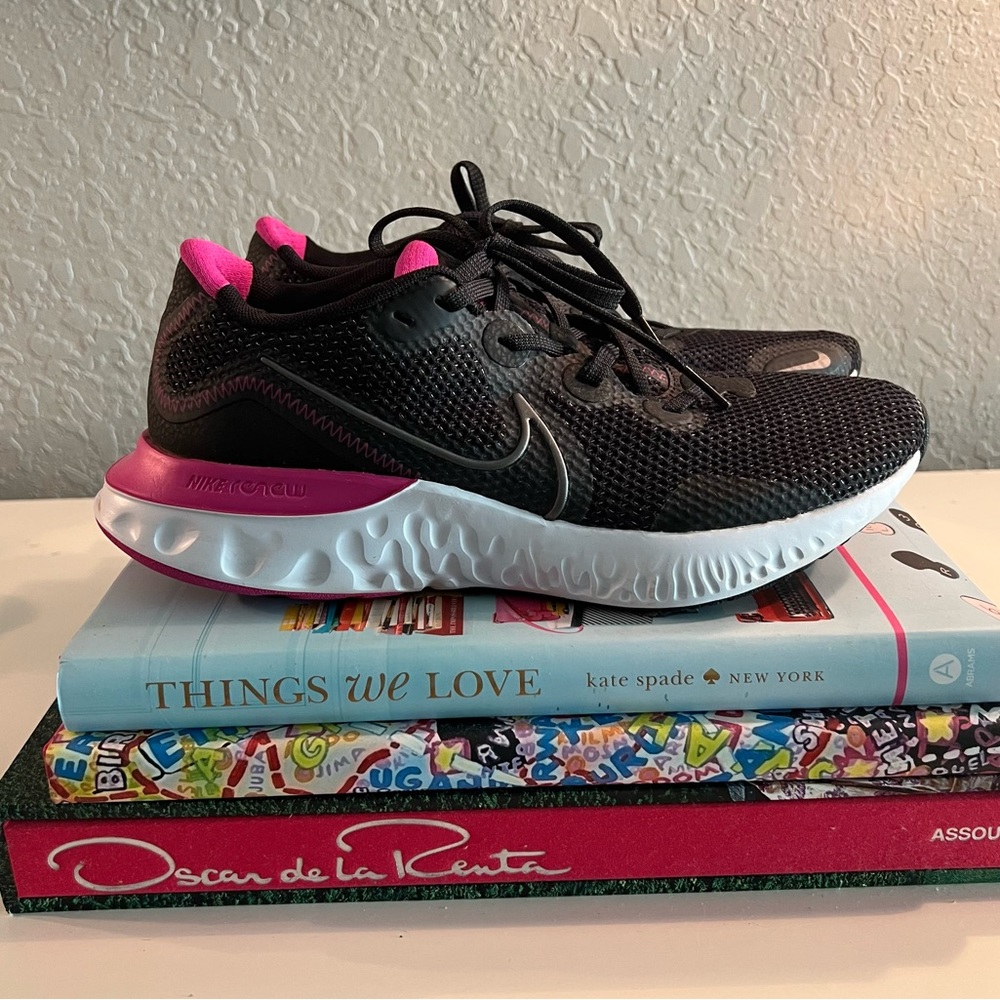 Black and Pink Women’s Nike Renew Run Running Shoes Sz 9.5
